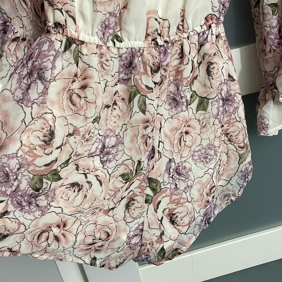 Nine of Blush Floral Romper Size S - Picture 6 of 7
